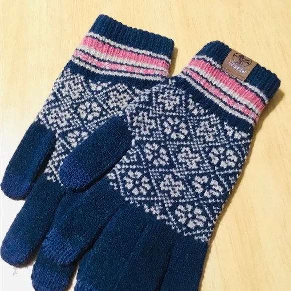 Unisex Hat, gloves and scarf set new in the bag - Picture 3 of 8